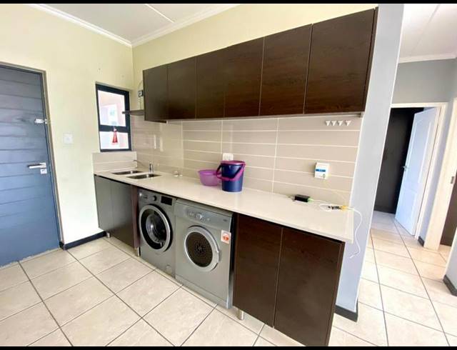 2 BEDROOM APARTMENT FOR SALE IN OAKDENE